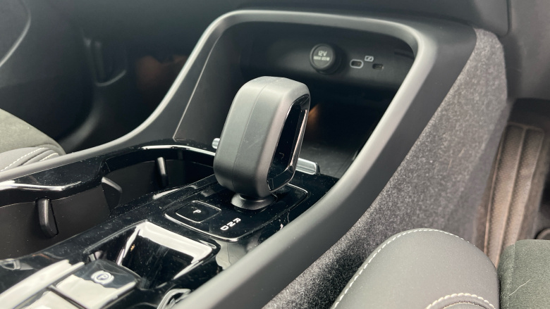 Volvo XC40 2.0 B4P Ultimate Dark 5dr Auto Petrol Estate